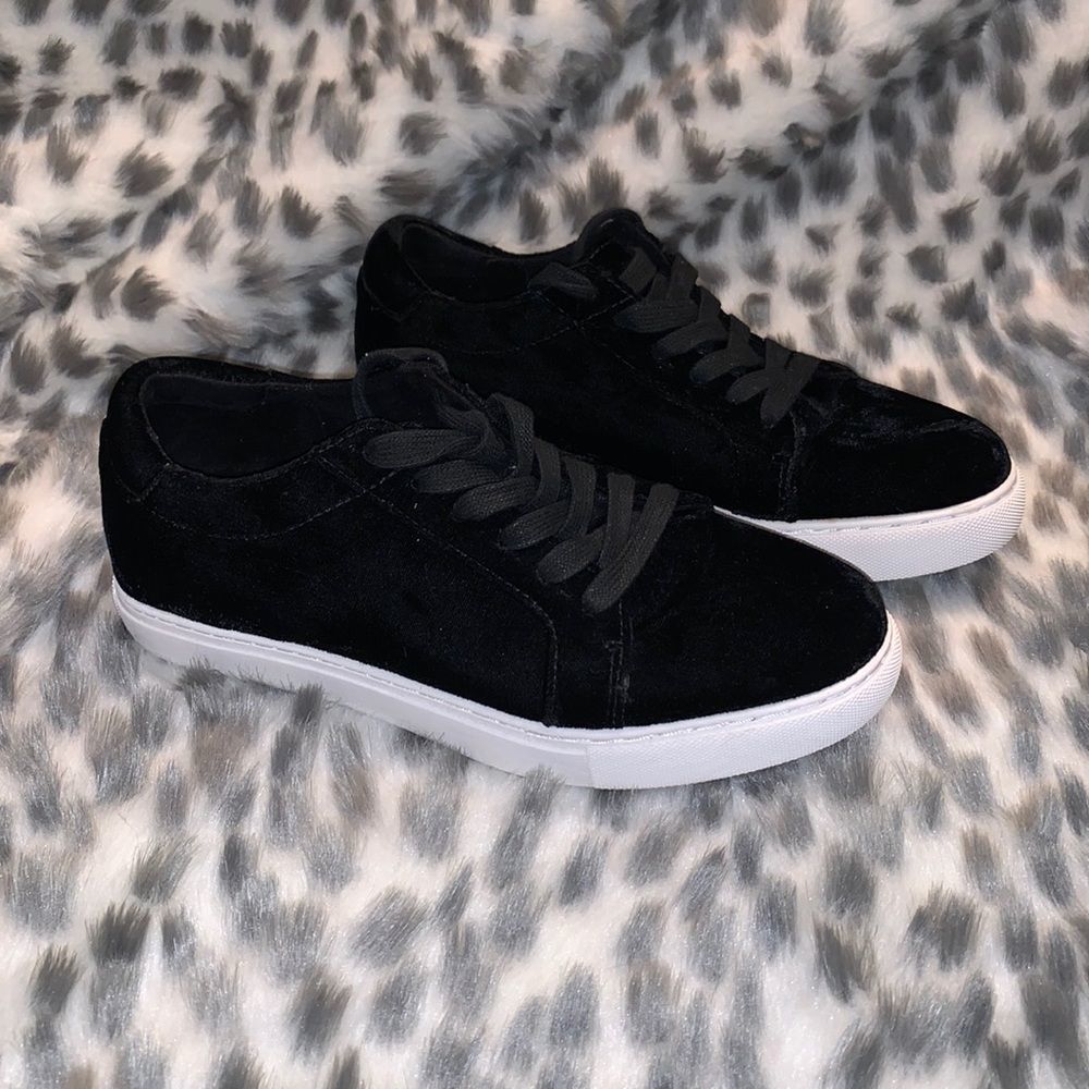 Kenneth Cole Marlow Velvet sneakers Size 6